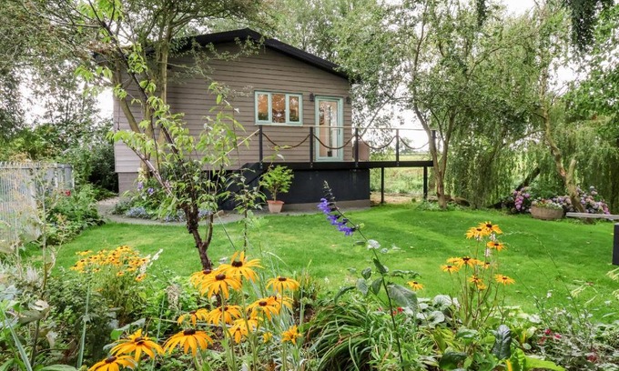 Farndon House | Kingfisher Chalet