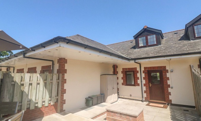 Ash Mill Cottage | KINGFISHER COTTAGE, pet friendly, with a garden in South Molton