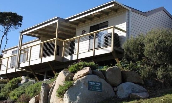 Binalong Bay Cottage | KINGFISHER COTTAGE Beachfront at Bay of Fires