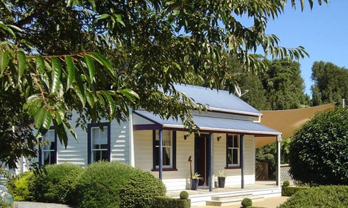 Matapu Cottage | Kingfisher Cottage - Escape to your own secluded tranquil retreat