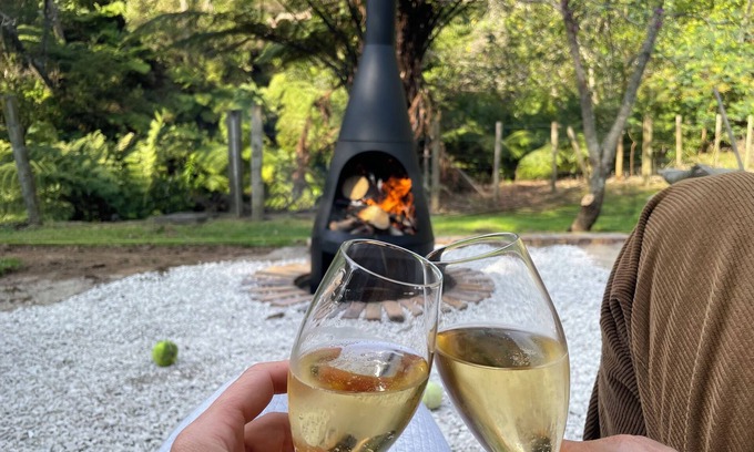 Katikati Cottage | Kingfisher cottage @ Villa Vie country estate.nOutdoor bath, fire pit, river