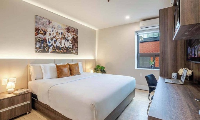 Gay Village Hotel | Kinghaus – Central Montreal Stay