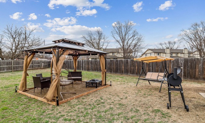 Wichita House | Kings, 75" TV & Swing Duplex in West Wichita