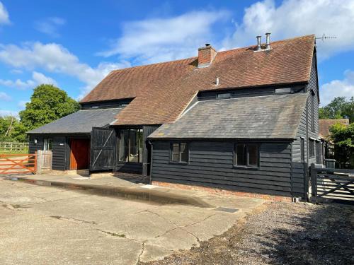 Great Saling House | Kings Barn - English Countryside Retreat