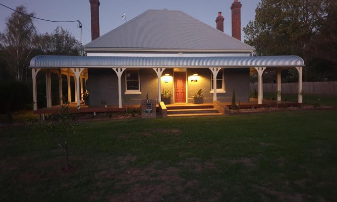 Uralla House | Kings Cottage Uralla