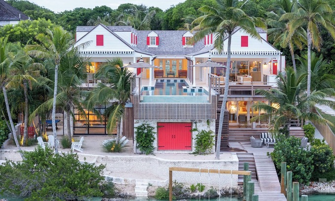 Dunmore Town House | King’s Crown – Luxury Waterfront Estate on Harbour Island, Bahamas
