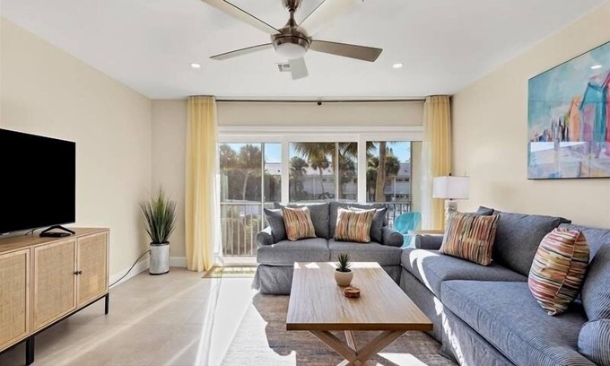 Saint Armands Key Condo | Kingston Arms in Sarasota