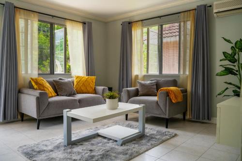 Mona Apartment | Kingston Skyline Escape