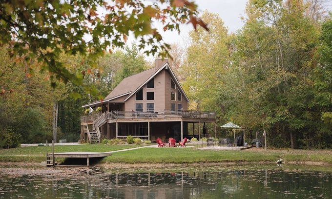 Kingsville Cabin | Kingsville Lodge Private Retreatnhot tub, pond, boats, game room, + more