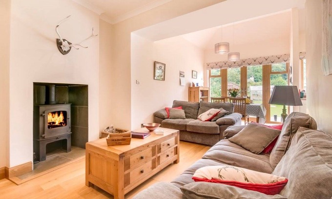 Creetown Cottage | Kinnen Cottage - a cottage that sleeps 4 guests in 2 bedrooms