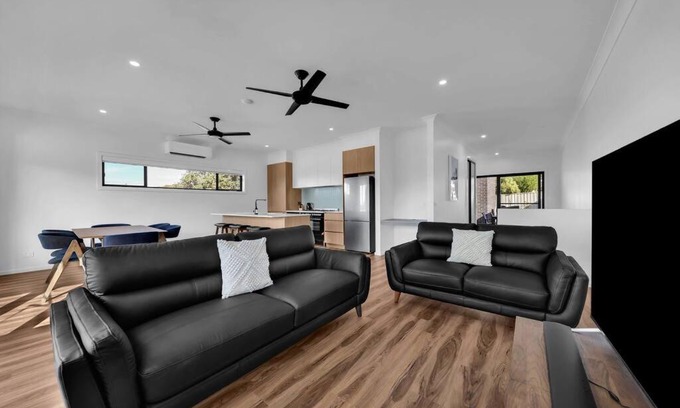 Tura Beach House | Kira Lani - Pet friendly Tura