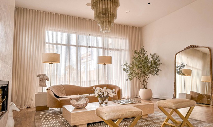 West University Place House | Kirby Haus · Modern Luxury · West U· RiceVillage · sleeps16 ·3900sqft
