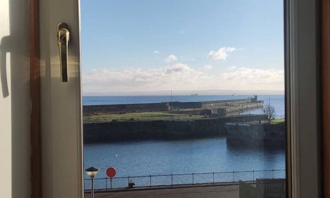 Kirkcaldy Apartment | Kirkcaldy, Fife Lovely 2 Bedroom Flat Sea View