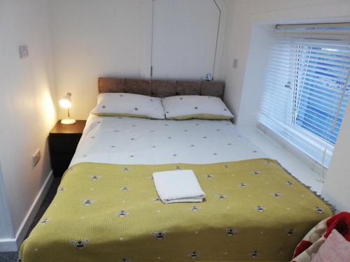 Kirkcaldy Apartment | Kirkcaldy High Street Modern studio