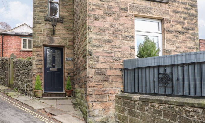 Matlock Bath Cottage | KIRKHAM HOUSE, pet friendly, with hot tub in Matlock Bath