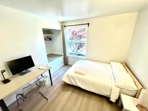 Inglewood-Finn Hill House | Kirkland Cozy Room