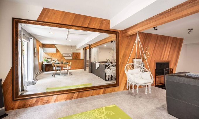 Inglewood-Finn Hill House | Kirkland Oasis: Chic Basement Retreat with Hot Tub