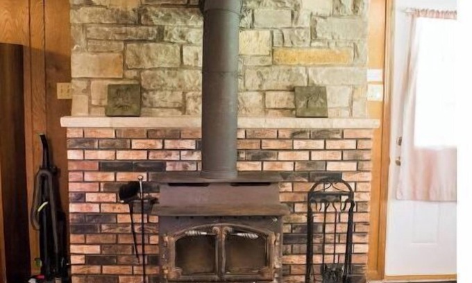 Triumph Cabin | Kishauwau's Starved Rock Area Cabins - Dog Friendly Mother-in-law Family Cabin