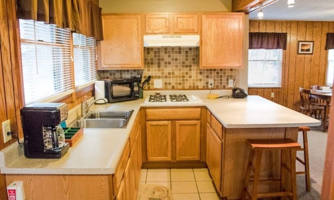 Triumph Cabin | Kishauwau's Starved Rock Area Cabins - Studio Bridge Cabin