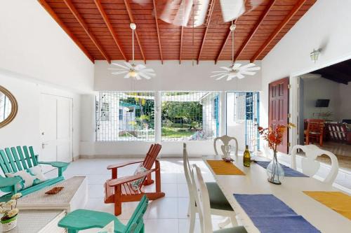 Maxwell House | Kismet Garden Cottages - Dover Beach