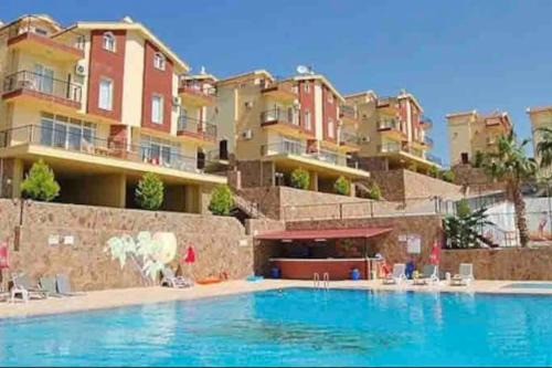 Kadnlar Denizi Mahallesi House | Kismideniz manzarali havuzlu daire