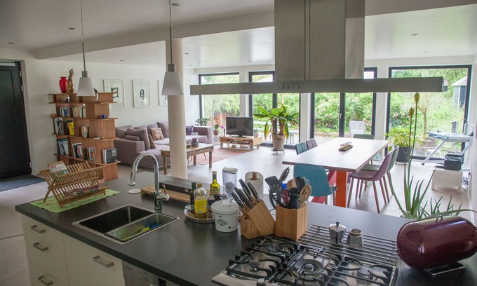 Holzhausen Apartment | Kitchen with gas stove, own barbecue area with a small garden, king-size beds