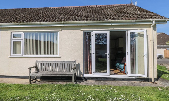 Scurlage Cottage | KITES - 52 GOWER HOLIDAY VILLAGE, pet friendly in Port Eynon