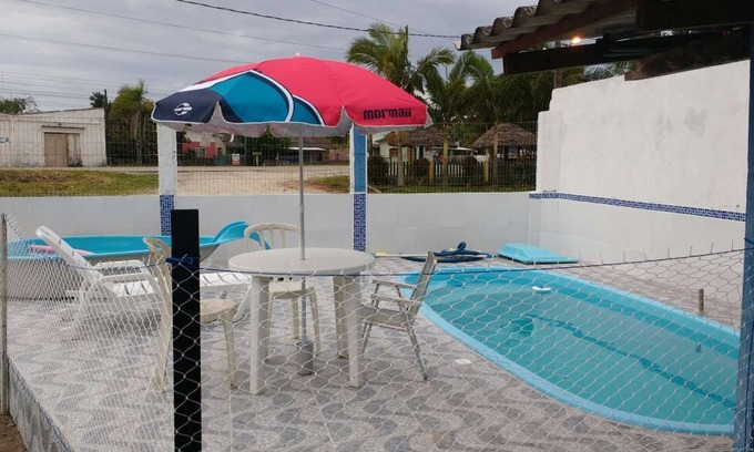 Guaratuba House | Kitnet Guaratuba on the main avenue 4 qdras do mar kitnet p 2 or up to 8 people.