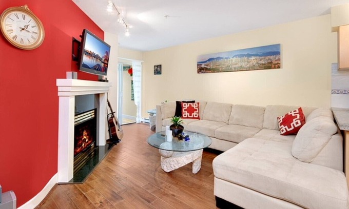 Fairview Condo | Kitsilano Apartment | 6 blocks to the beach License number 24-229694