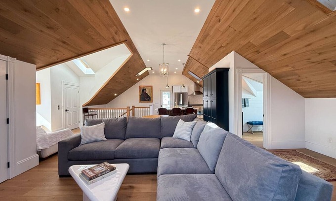 Kittery House | Kittery Cove | Luxe, Views, Walk to Portsmouth