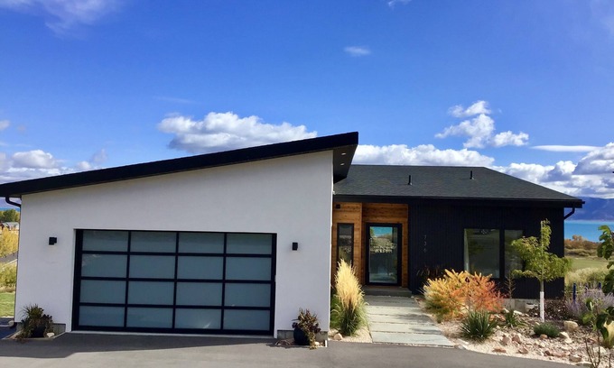 Garden City House | Kiwi Lake House- Gorgeous views!