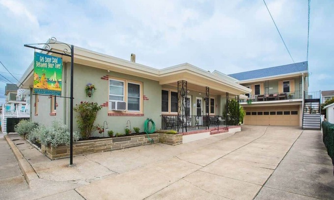 Wildwood Apartment | Kiwi's Cottage, 1.5 Blocks to Beach and Boardwalk, Pet Friendly