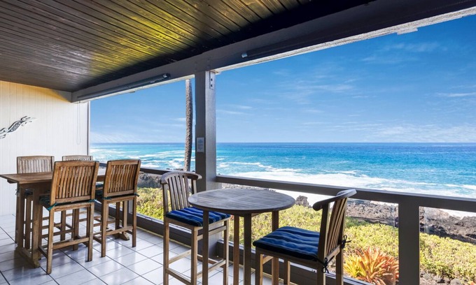 Kahaluu Bay Condo | KKSR#1202 DIRECT OCEANFRONT, 2ND FLOOR, REMODELED!, AMAZING VIEWS