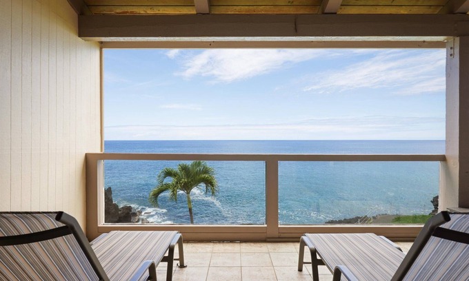 Kahaluu Bay Condo | Kksr#3302 Hale Kania Kai, Direct Oceanfront Top Floor with Ac
