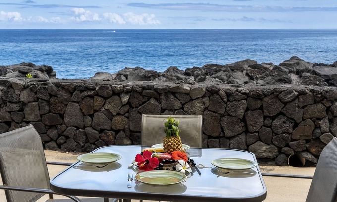 Kahaluu Bay Condo | KKSR#5103 DIRECT OCEANFRONT, GROUND FLOOR, REMODELED, AIR CONDITIONING!