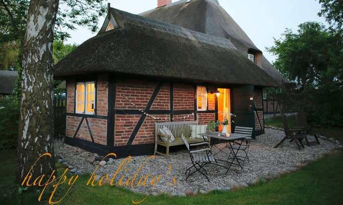Behrensdorf Other | Kl. Reetkate f. 2 pers./WLAN/sauna/garden/a few minutes to the beach