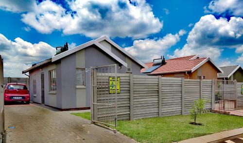 Katlehong Apartment | Klaasy's 1 bedroom Cosy home Johannesburg South