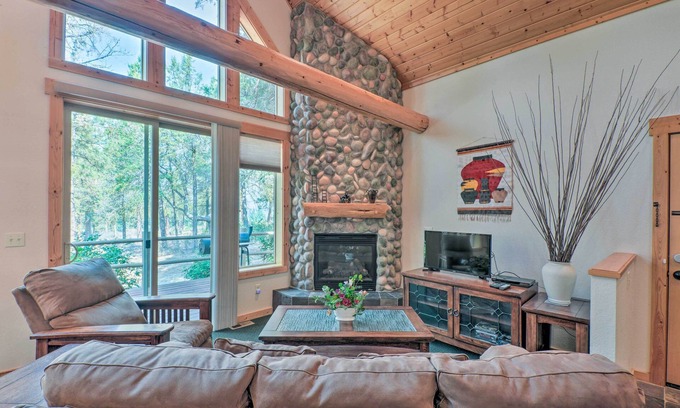 Klamath Falls Cottage | Klamath Falls Family Cottage: Hike & Explore!