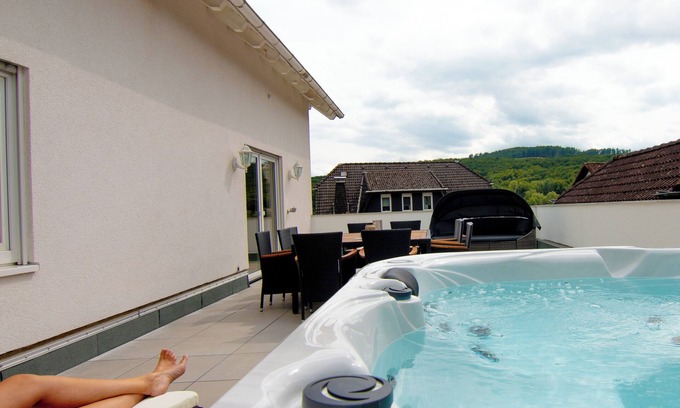 Niedershausen Apartment | Kleeoase: Luxury vacation apartment | jacuzzi | roof terrace | cooking island
