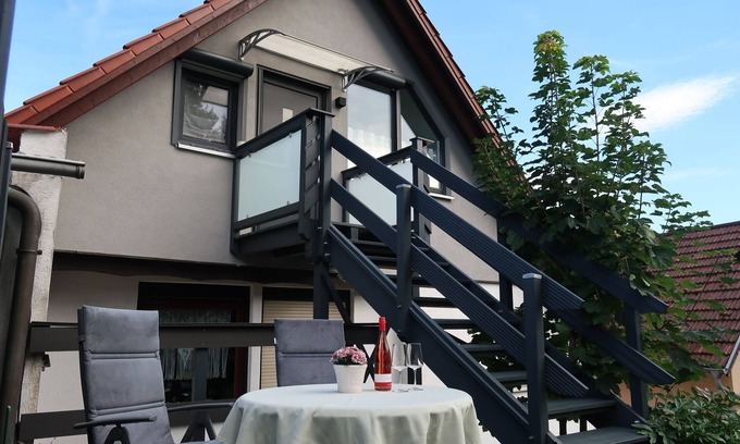 Laudenbach Apartment | Kleine Gemütliche Dachgeschosswohnung Bino