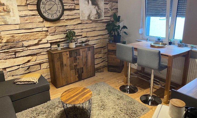 Eberbach Apartment | Kleines Apartment mit begehbarer Dusche im Schlafzimmer
