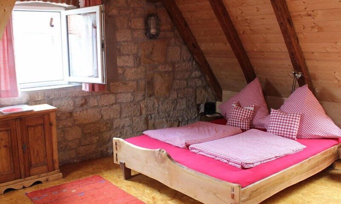 Creglingen Apartment | Kleines Nest | Maisonette-FeWo mit Garten und kostenlosem Parkplatz