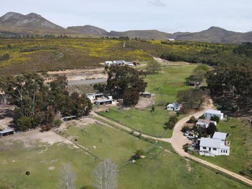 Caledon House | Kleinwatervalplaas Farm Stay Accomodation