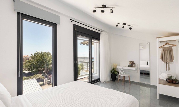 Paralia Ofryniou House | Kleoniki & Irida Residential Complexes