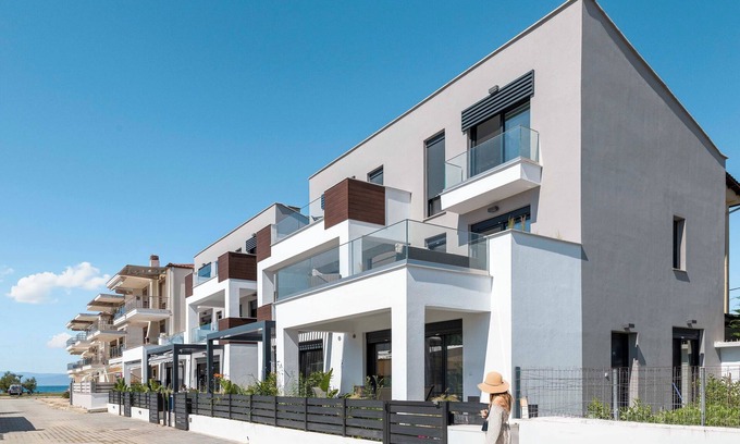 Ofrinion Villa | Kleoniki- Two Bedroom Triplex With Garden