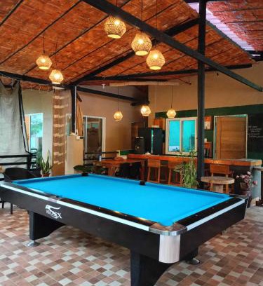 Tagbina Apartment | Klub Safari Inn & Lounge