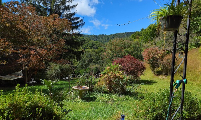 Green Mountain Villa | Knight's View~ Mountain sunset view~all pets allowed