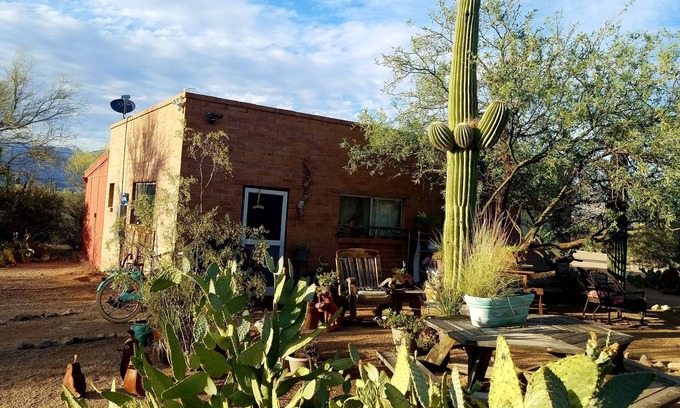 Tanque Verde House | Knightly's Ranch Guesthouse