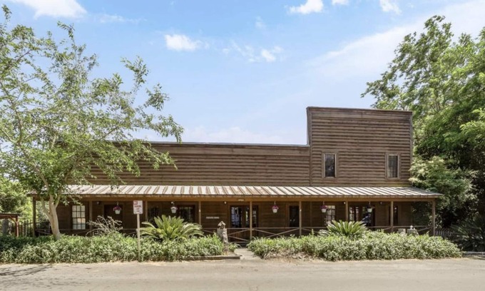 Knights Ferry House | Knights Ferry Riverfront Home w/Pool Table