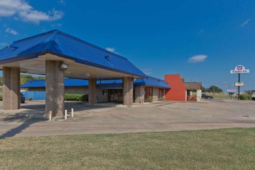 Brenham Hotel | Knights Inn Brenham